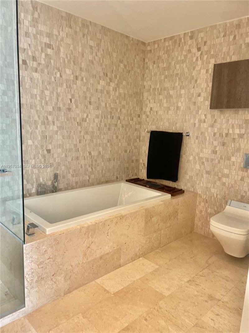 88 SW 7th St, Unit 2404, Miami, FL 33130 Photo