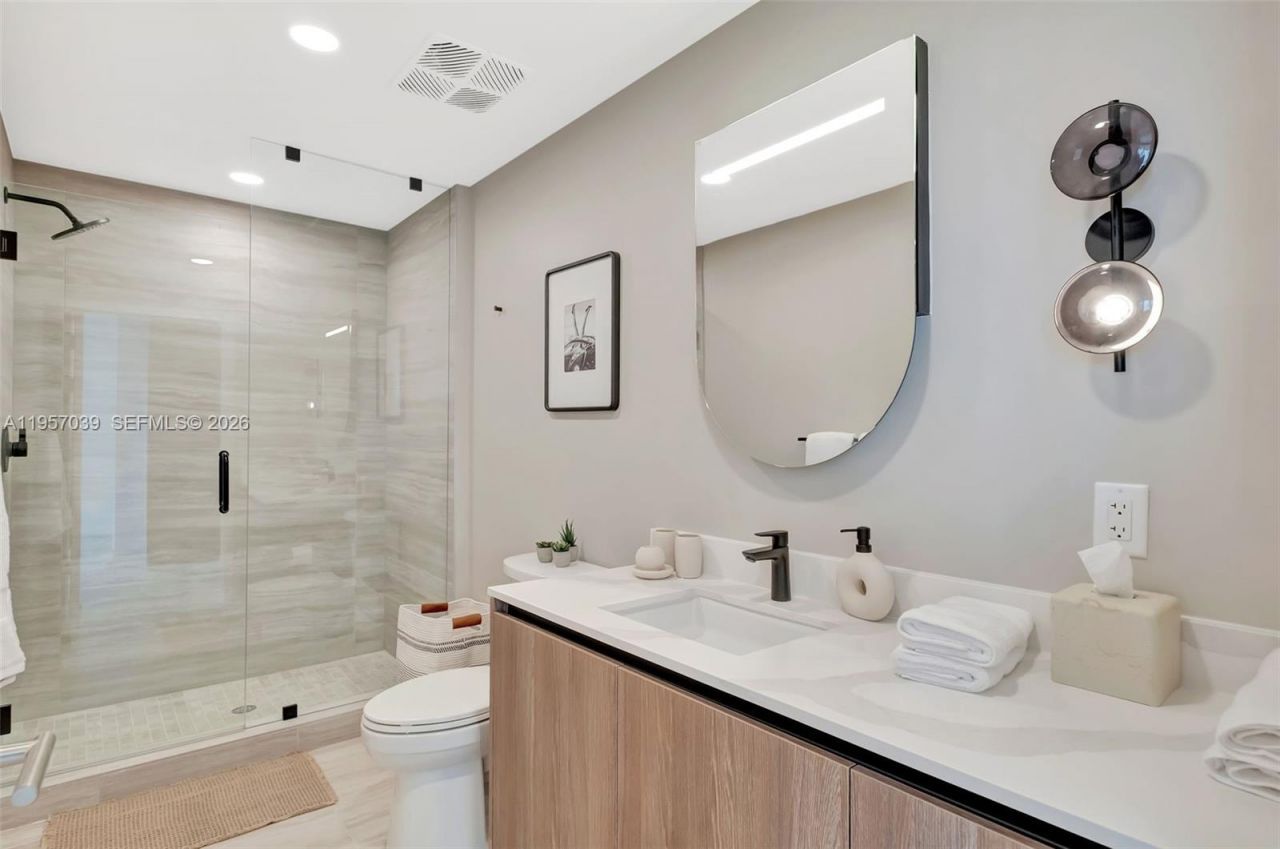 580 72nd Street , Unit 808, Miami Beach, FL 33141 Photo