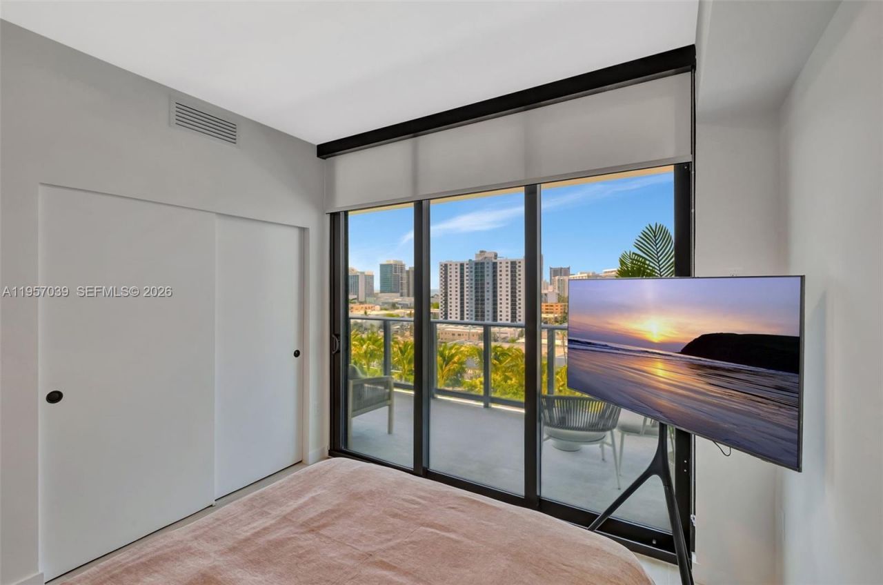 580 72nd Street , Unit 808, Miami Beach, FL 33141 Photo