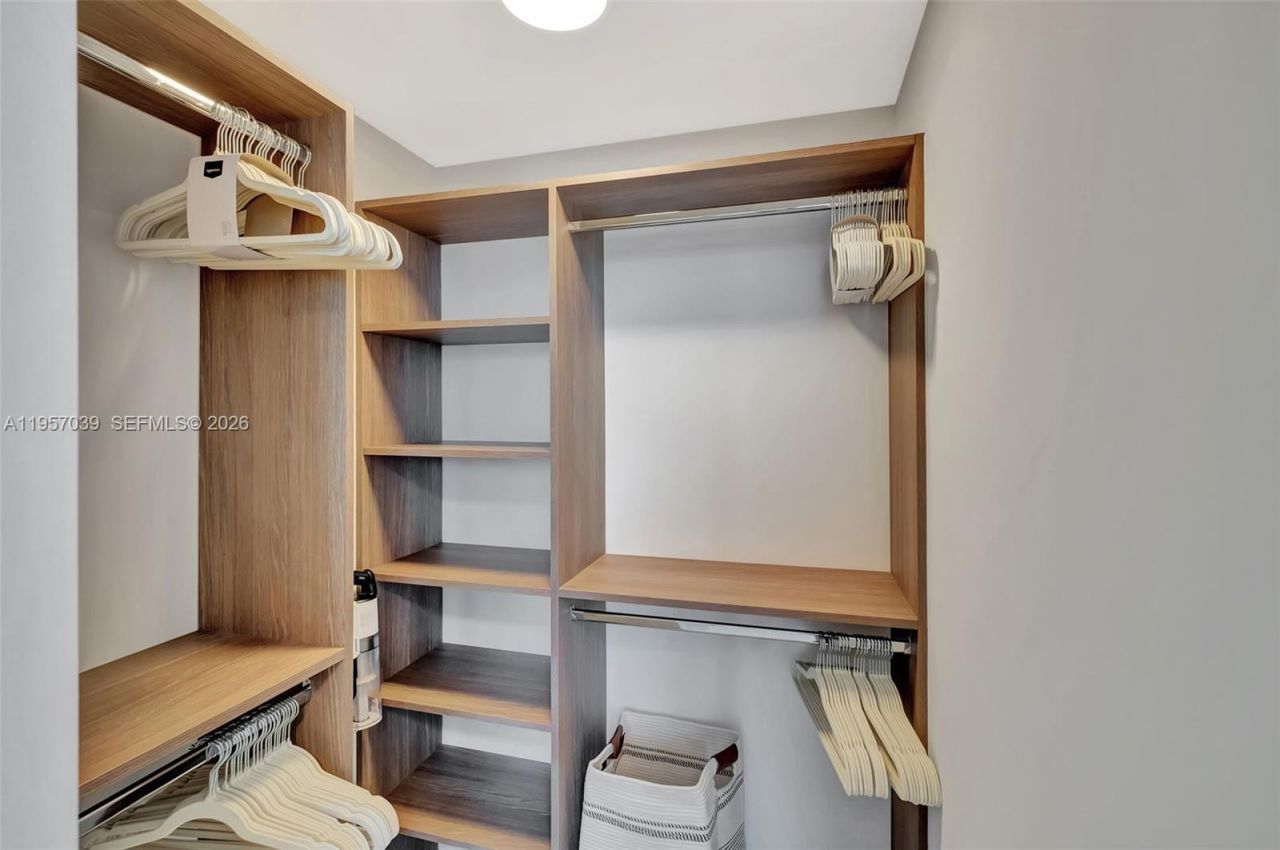 580 72nd Street , Unit 808, Miami Beach, FL 33141 Photo