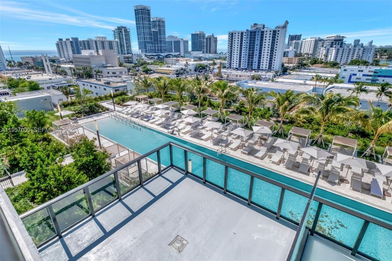 580 72nd Street , Unit 808, Miami Beach, FL 33141 Photo