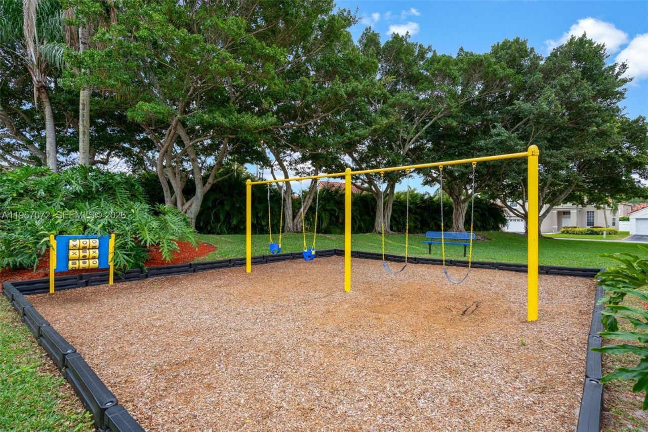 332 Bridgeton Rd, Weston, FL 33326 Photo