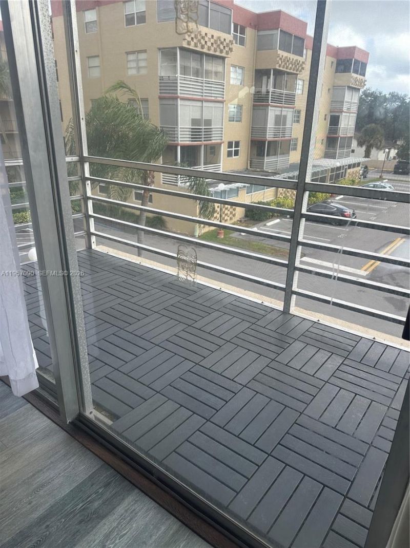 410 NW 68th Ave, Unit 318, Plantation, FL 33317 Photo