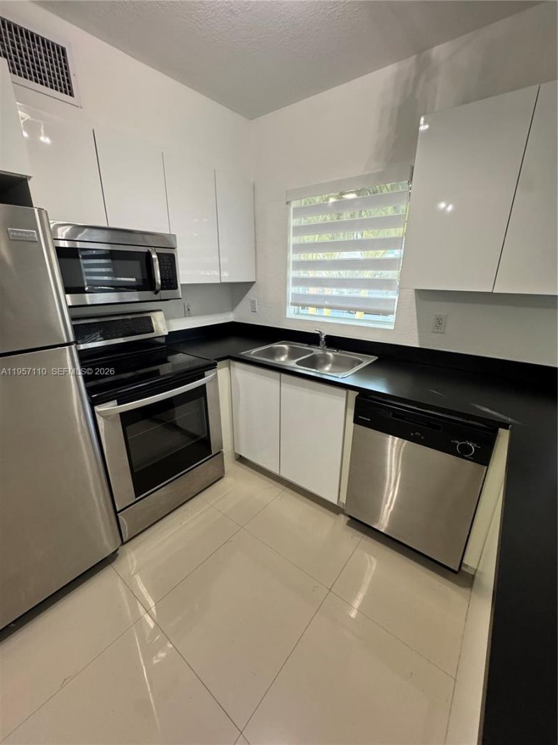 8035 Crespi Blvd, Unit 1, Miami Beach, FL 33141 Photo