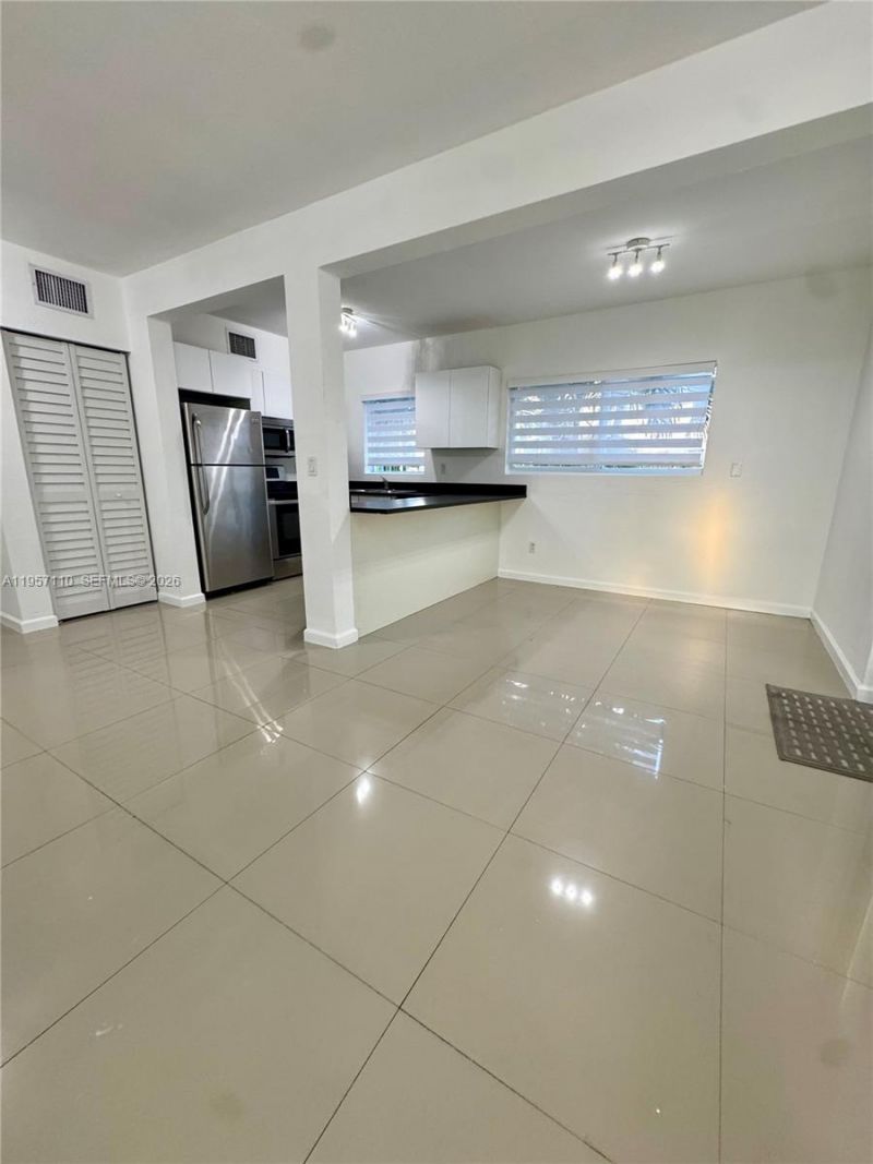 8035 Crespi Blvd, Unit 1, Miami Beach, FL 33141 Photo