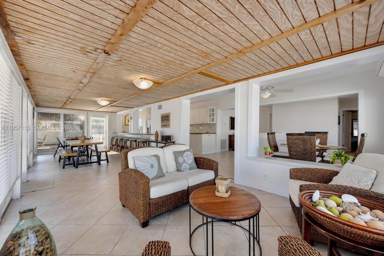 230 Jolly Roger Dr , Key Largo, FL 33037 Photo