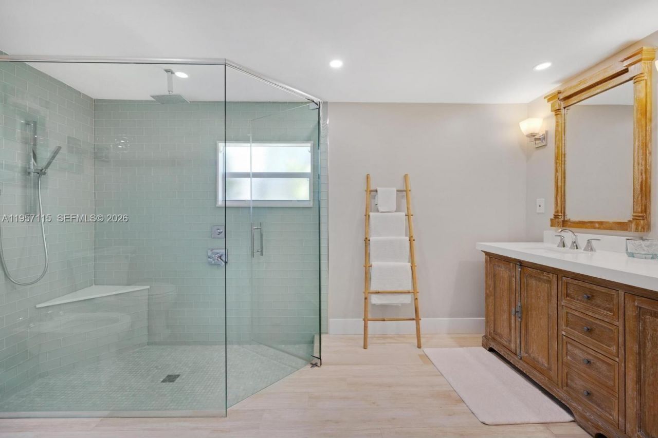 230 Jolly Roger Dr , Key Largo, FL 33037 Photo