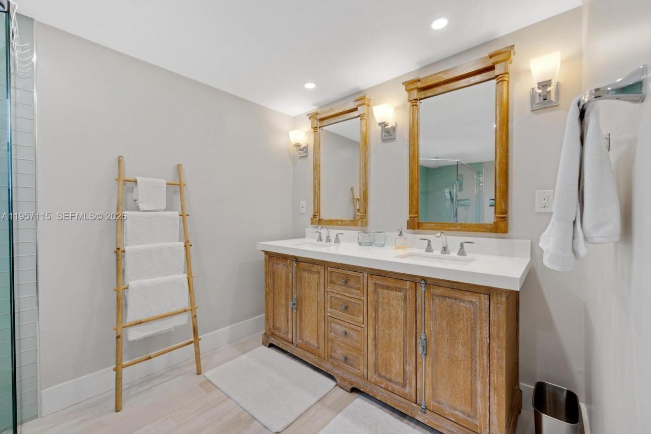 230 Jolly Roger Dr , Key Largo, FL 33037 Photo