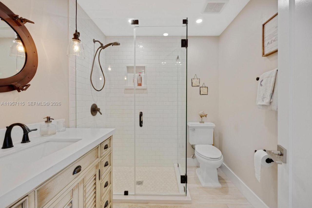 230 Jolly Roger Dr , Key Largo, FL 33037 Photo