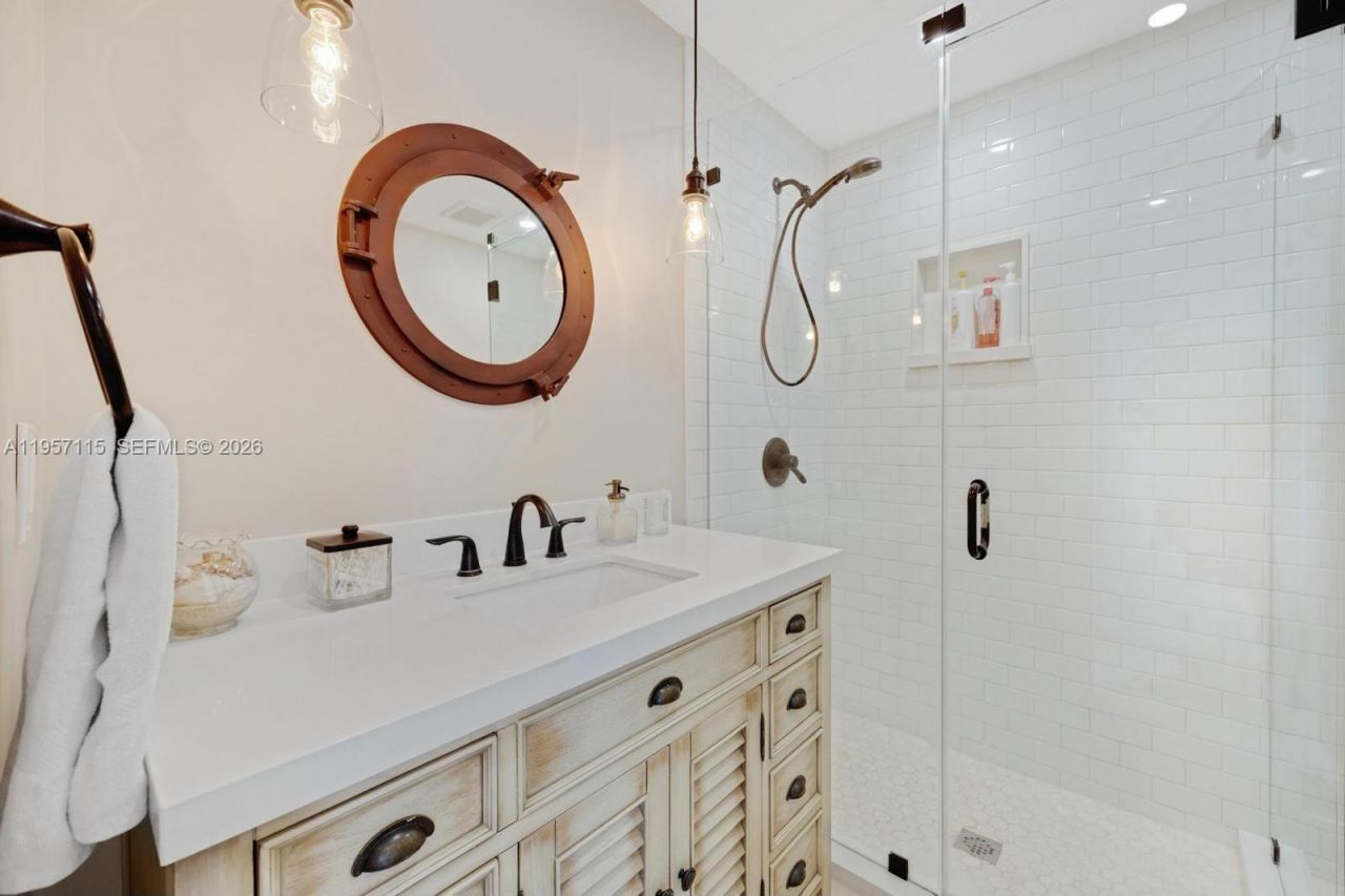 230 Jolly Roger Dr , Key Largo, FL 33037 Photo