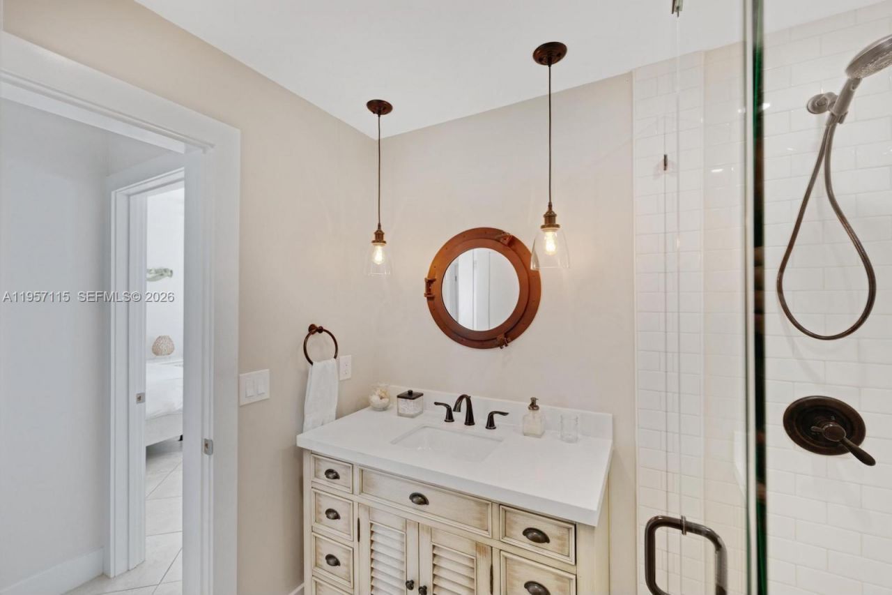 230 Jolly Roger Dr , Key Largo, FL 33037 Photo