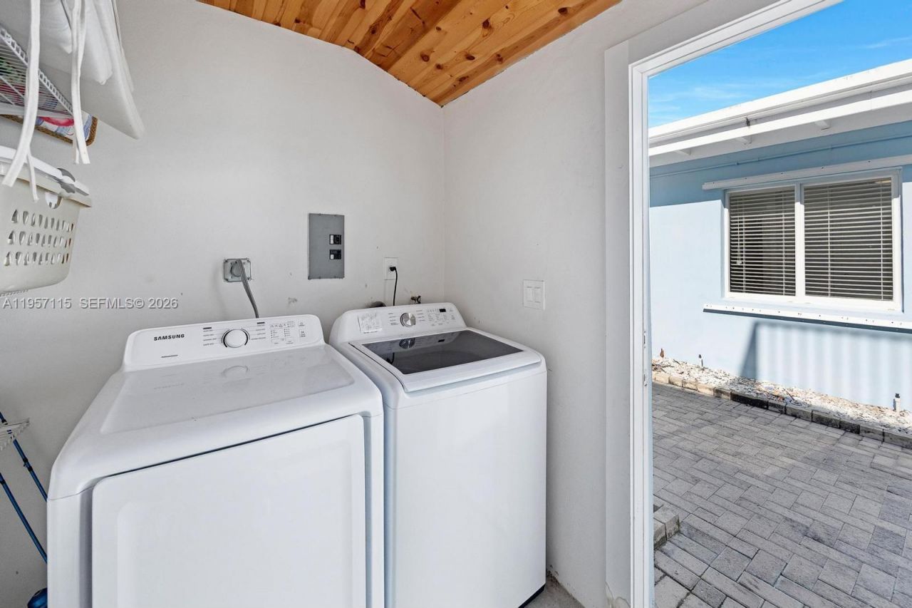 230 Jolly Roger Dr , Key Largo, FL 33037 Photo