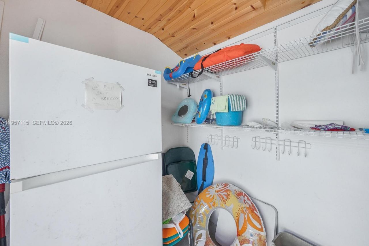 230 Jolly Roger Dr , Key Largo, FL 33037 Photo