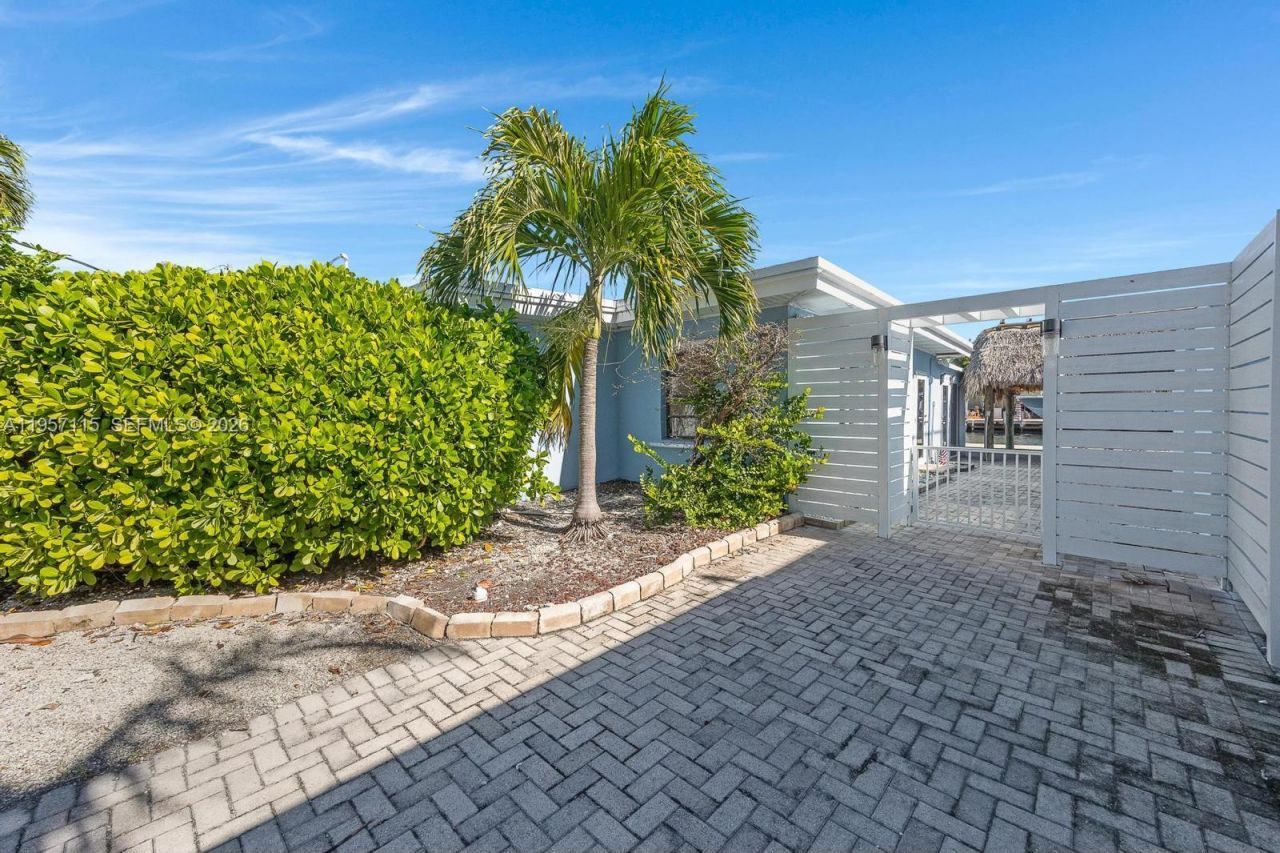 230 Jolly Roger Dr , Key Largo, FL 33037 Photo