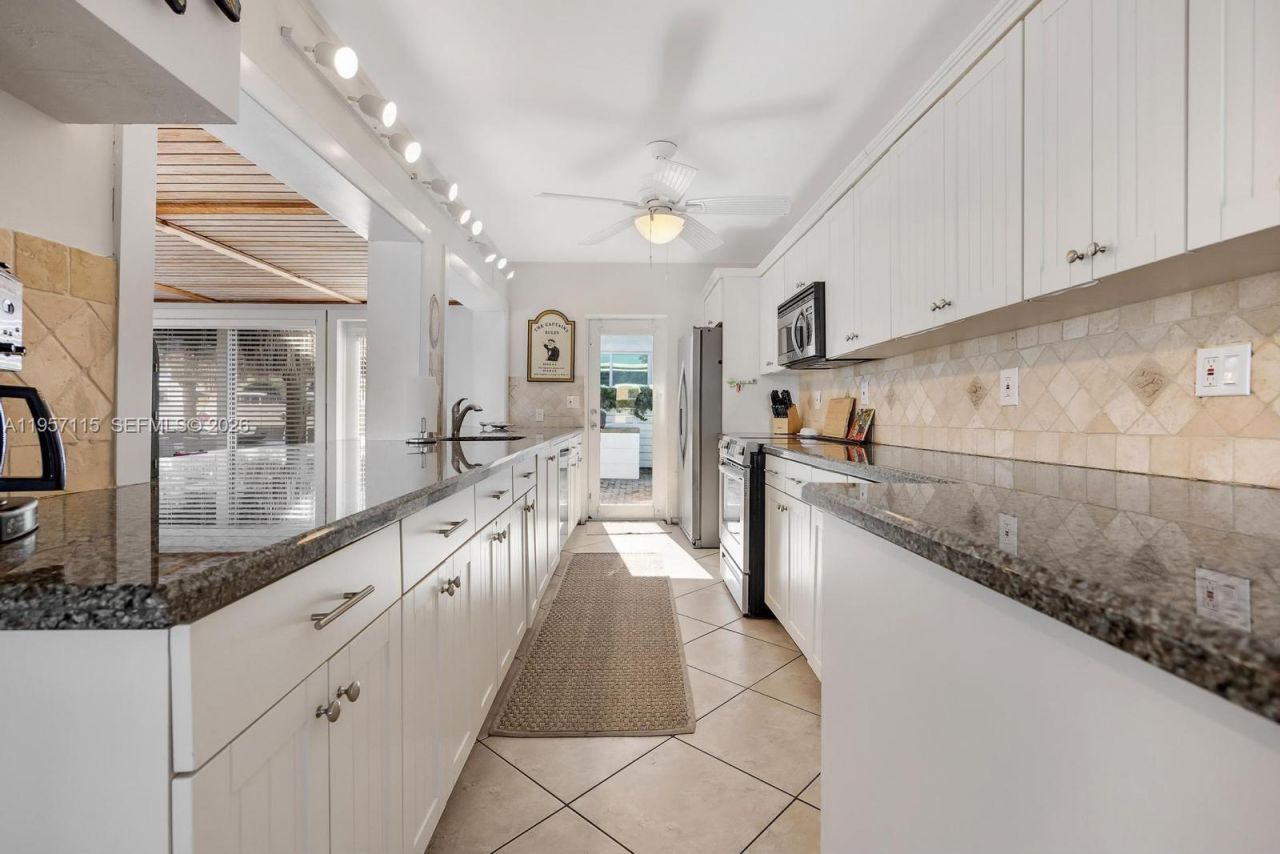 230 Jolly Roger Dr , Key Largo, FL 33037 Photo