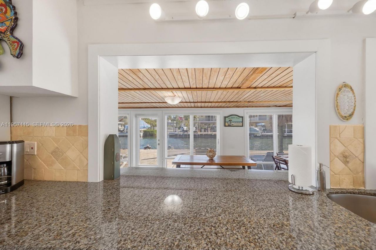 230 Jolly Roger Dr , Key Largo, FL 33037 Photo