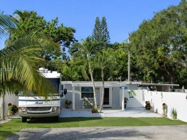 1120 N 61st Ave, Hollywood, FL 33024