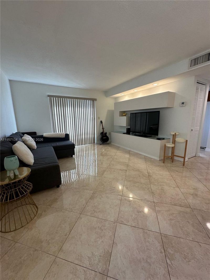 1334 Collins Ave, Unit 204, Miami Beach, FL 33139 Photo