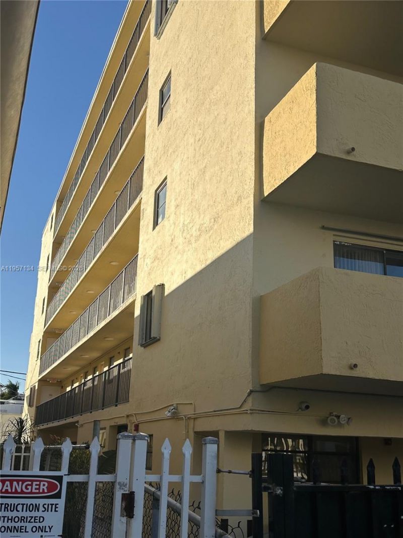 1334 Collins Ave, Unit 204, Miami Beach, FL 33139 Photo