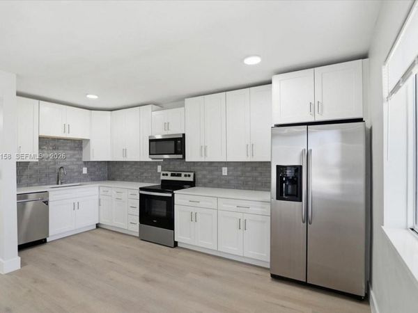 1400 NE 43rd Ct, Pompano Beach, FL 33064