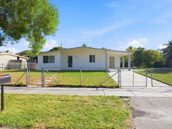 1400 NE 43rd Ct, Pompano Beach, FL 33064