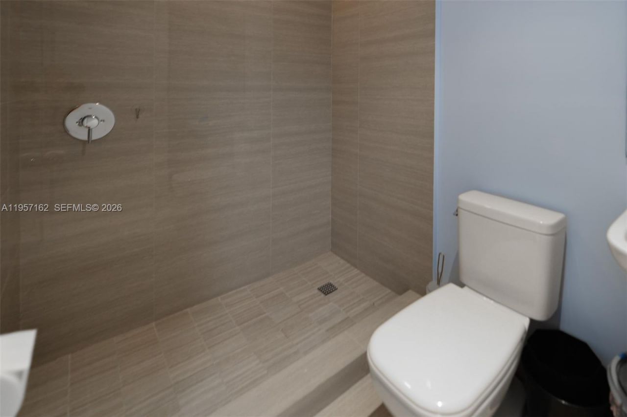 3250 NE 188th St, Unit 404, Aventura, FL 33180 Photo