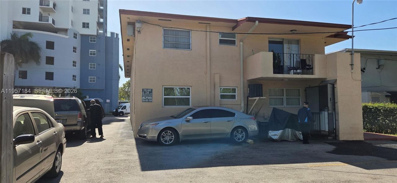 6373 SW 8th St, Miami, FL 33144 Photo