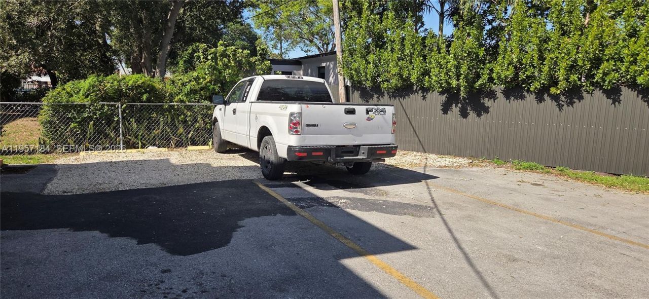 6373 SW 8th St, Miami, FL 33144 Photo