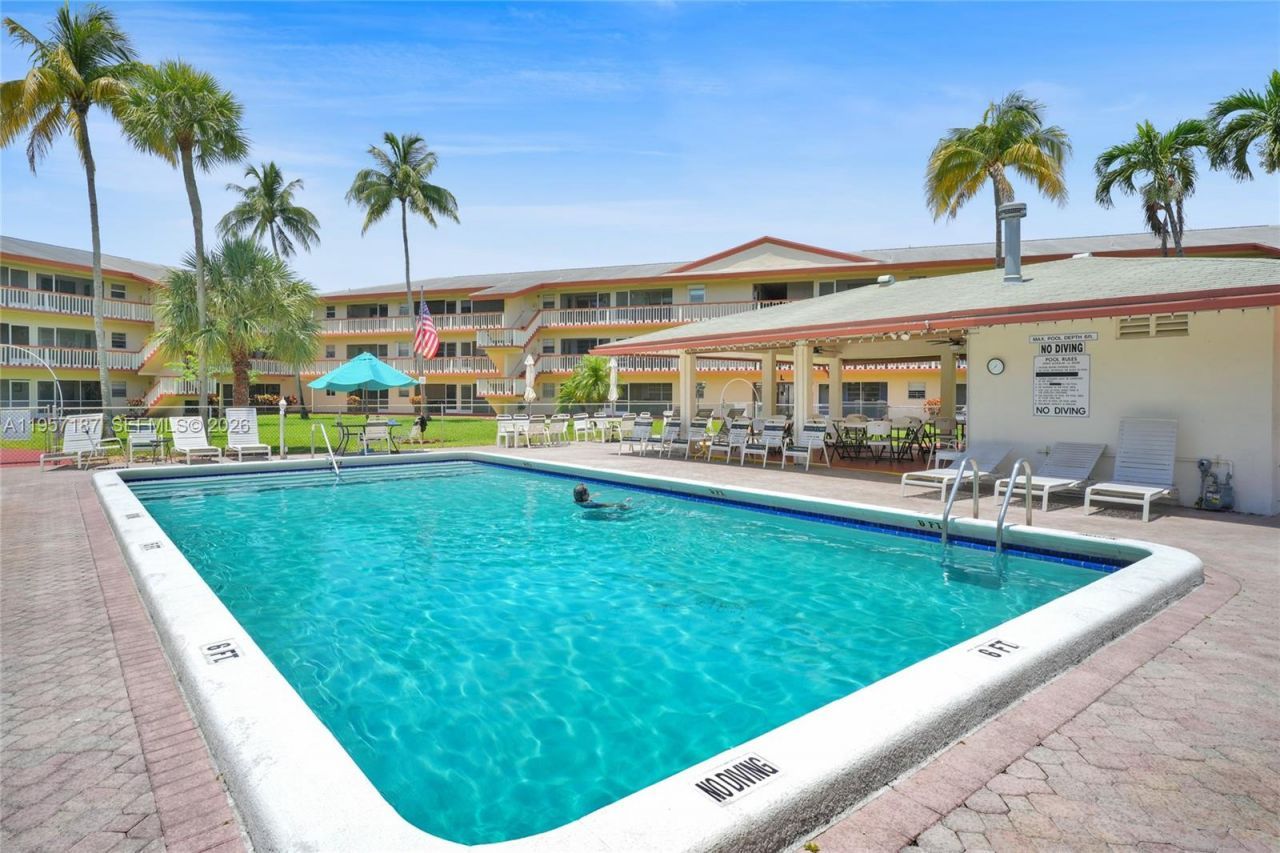 5300 Washington St , Unit I205, Hollywood, FL 33021 Photo