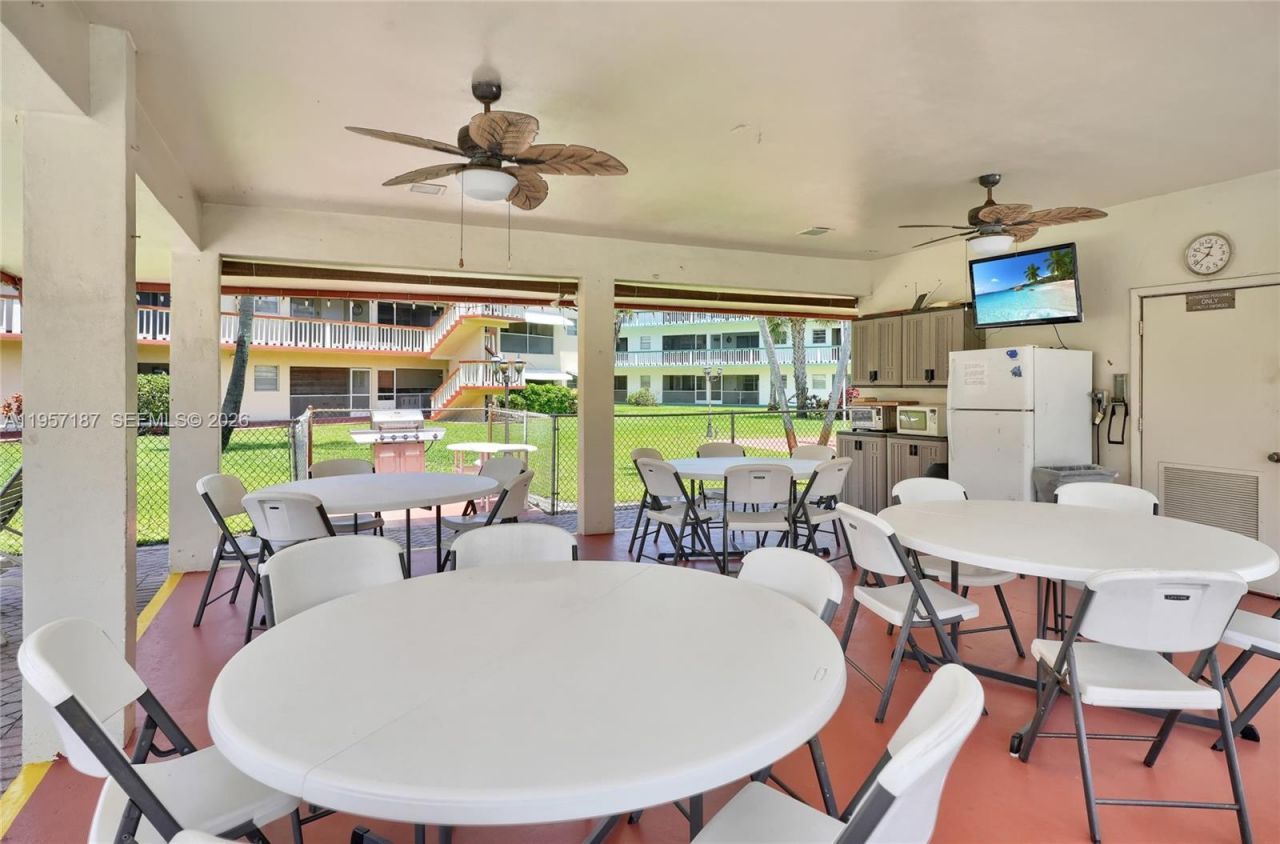 5300 Washington St, Unit I205, Hollywood, FL 33021 Photo