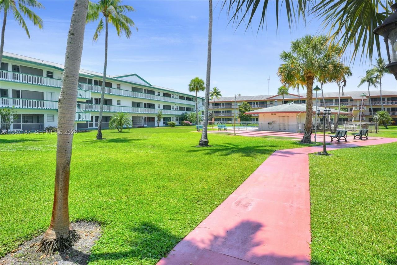 5300 Washington St , Unit I205, Hollywood, FL 33021 Photo