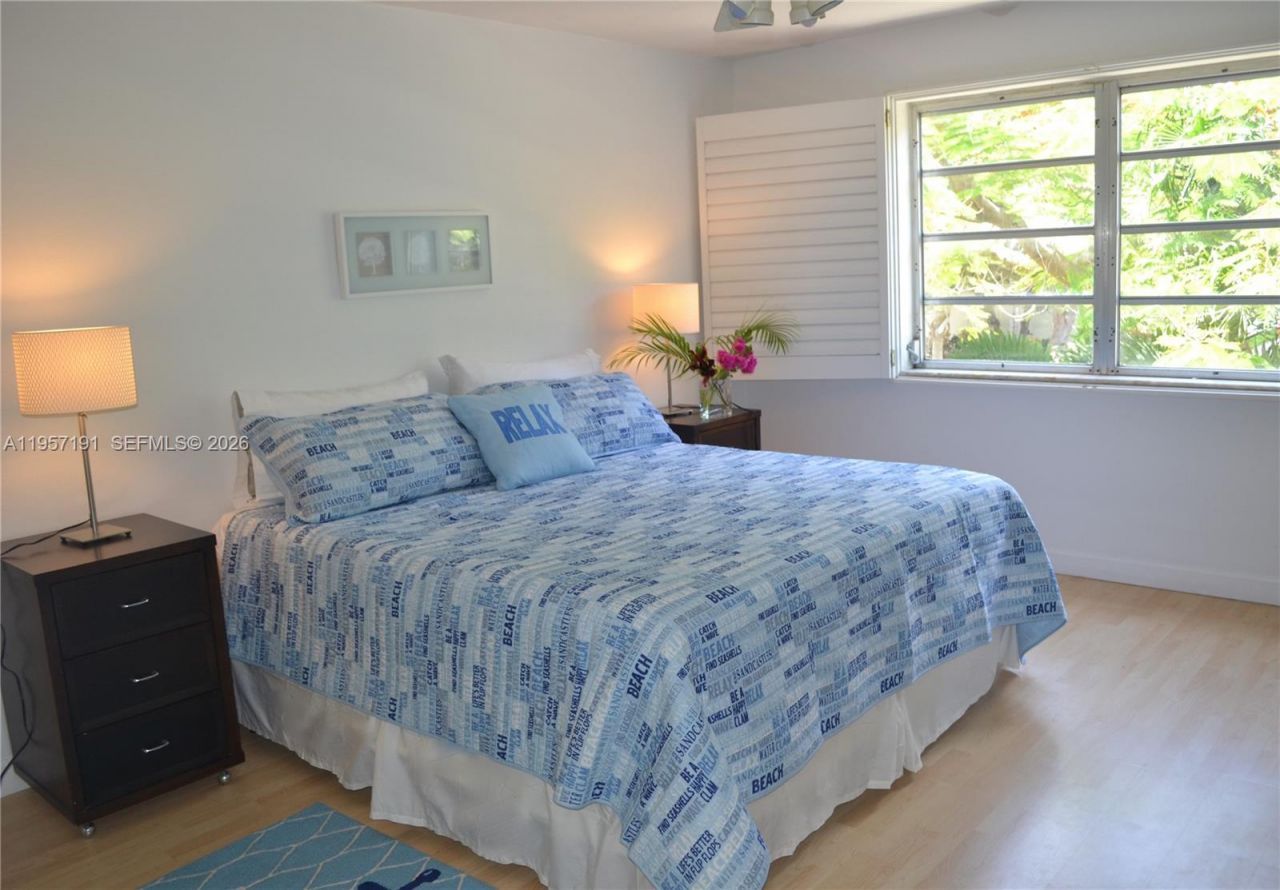 240 Galen Drive, Unit 206, Key Biscayne, FL 33149 Photo