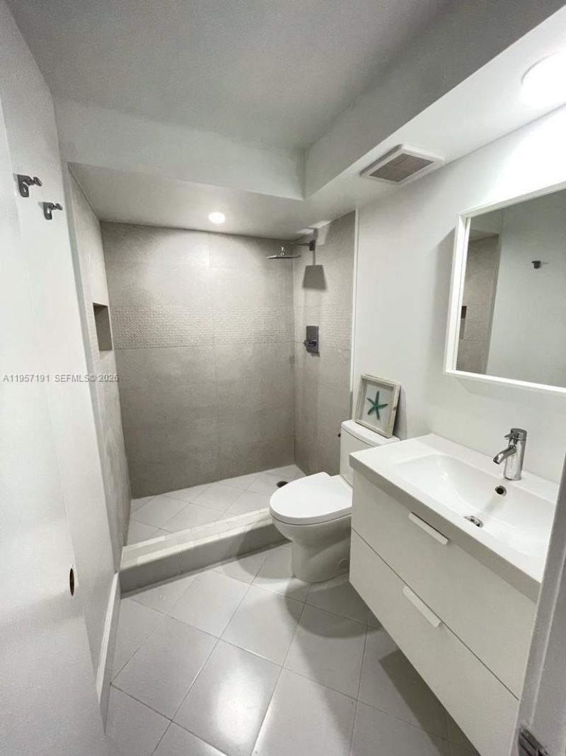 240 Galen Drive, Unit 206, Key Biscayne, FL 33149 Photo