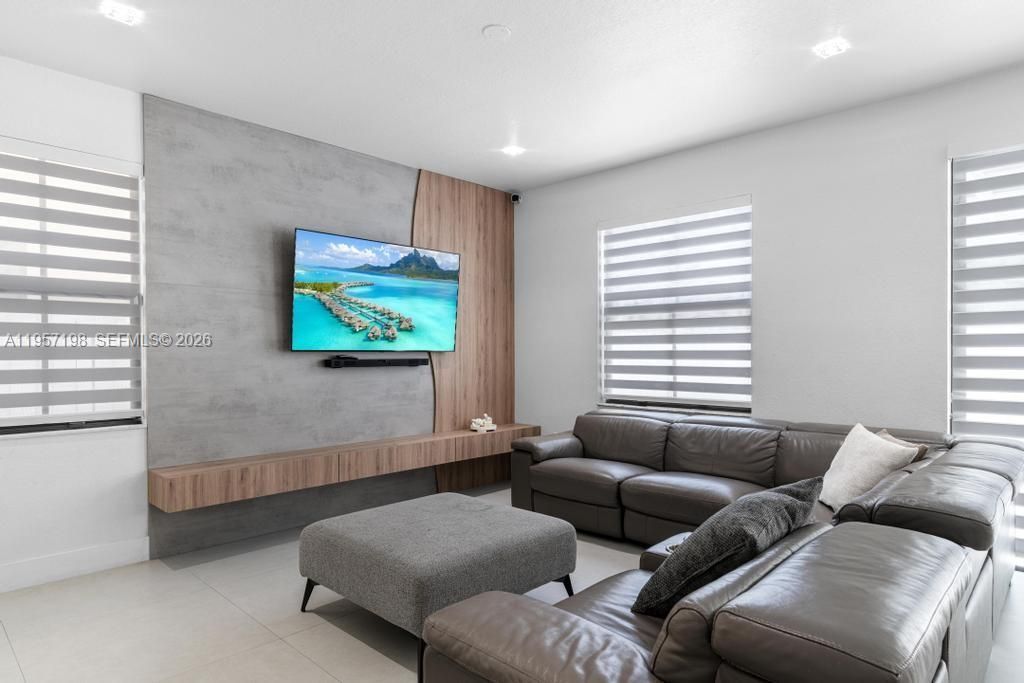 10023 NW 89th Ter, Doral, FL 33178 Photo