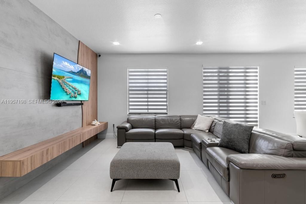 10023 NW 89th Ter, Doral, FL 33178 Photo