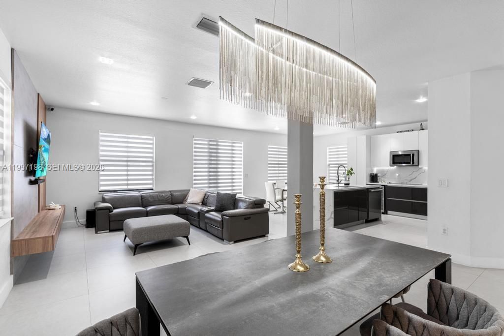 10023 NW 89th Ter, Doral, FL 33178 Photo