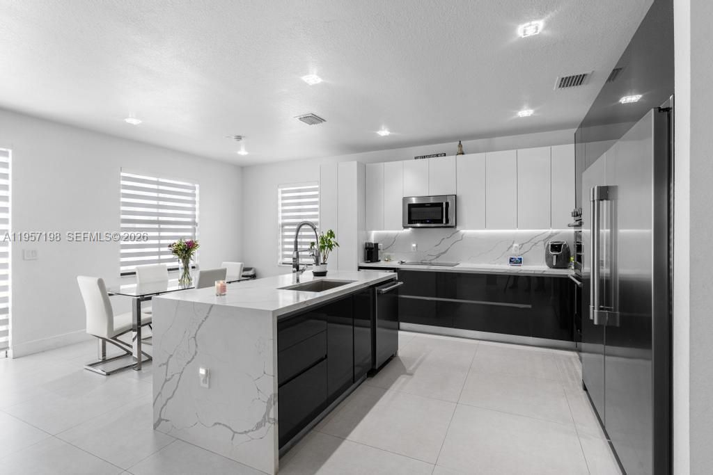 10023 NW 89th Ter, Doral, FL 33178 Photo