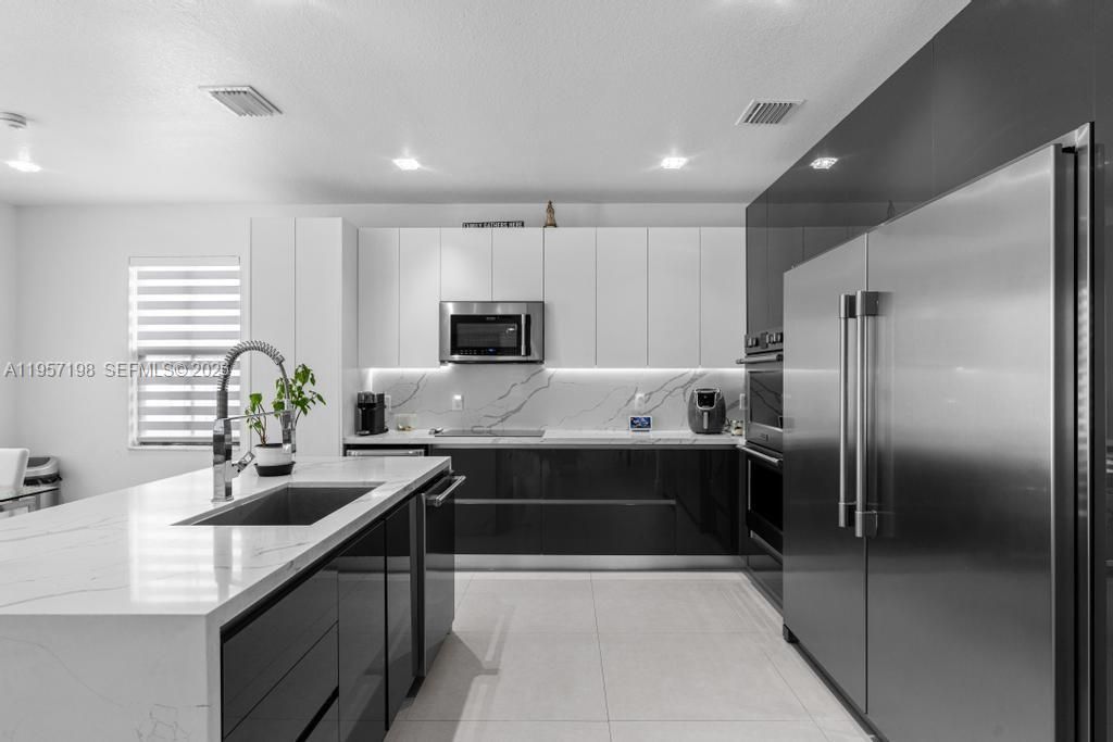 10023 NW 89th Ter, Doral, FL 33178 Photo