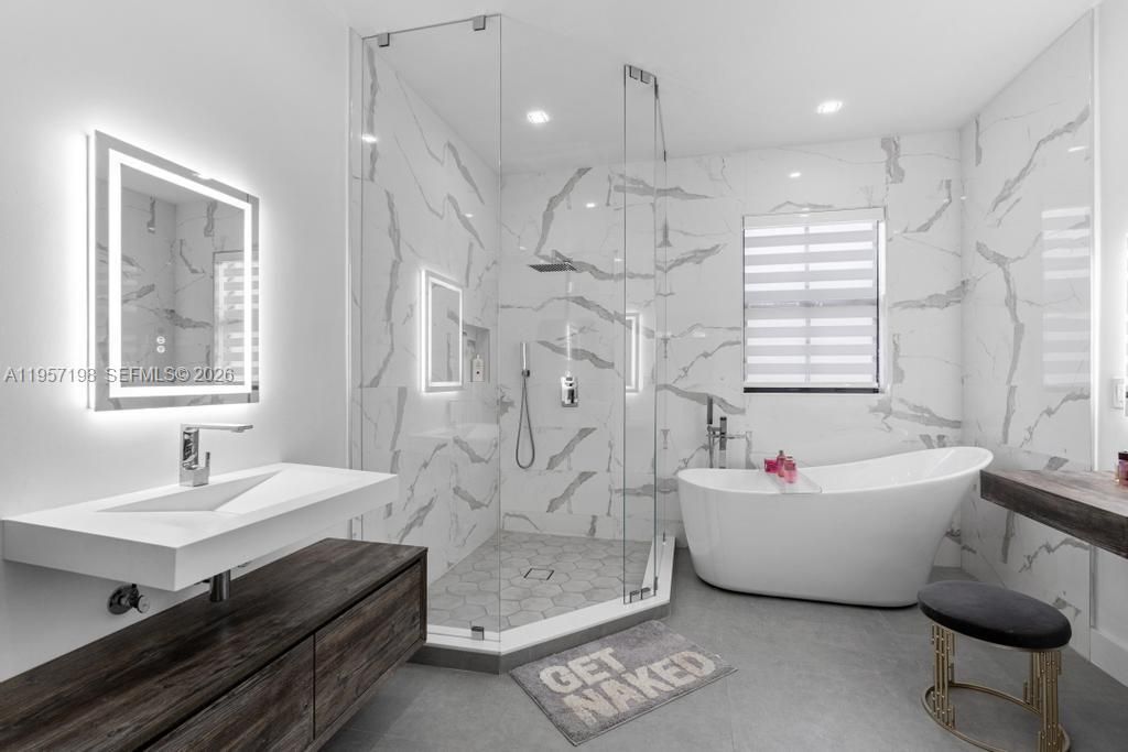 10023 NW 89th Ter, Doral, FL 33178 Photo