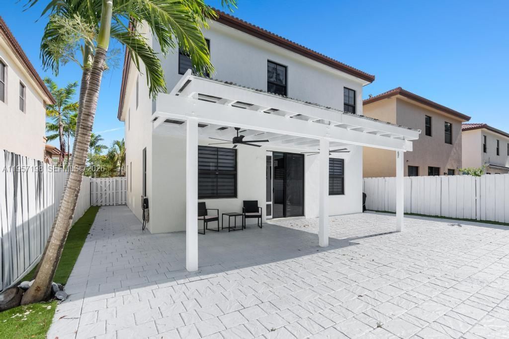 10023 NW 89th Ter, Doral, FL 33178 Photo