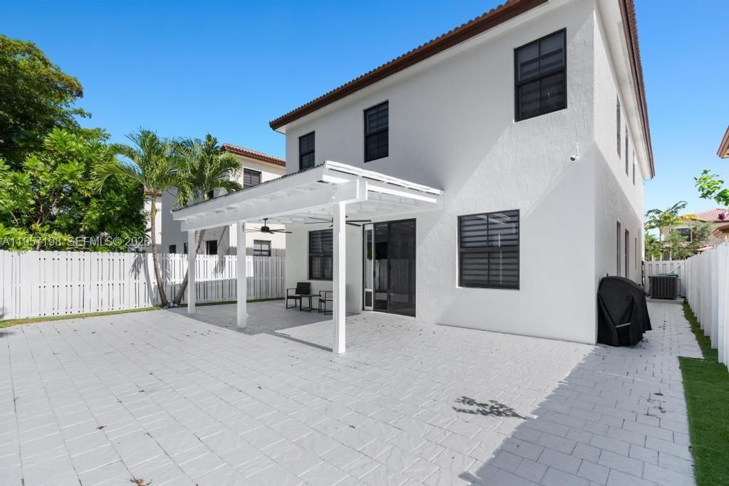 10023 NW 89th Ter, Doral, FL 33178 Photo