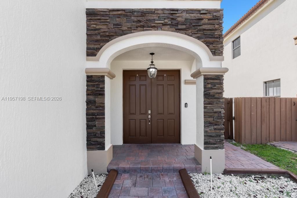 10023 NW 89th Ter, Doral, FL 33178 Photo