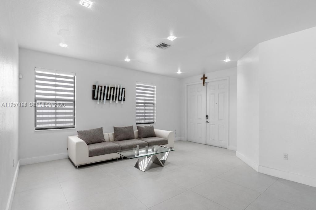 10023 NW 89th Ter, Doral, FL 33178 Photo