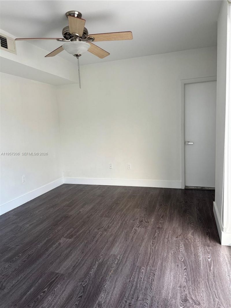 1402 Brickell Bay Dr, Unit 1103, Miami, FL 33131 Photo