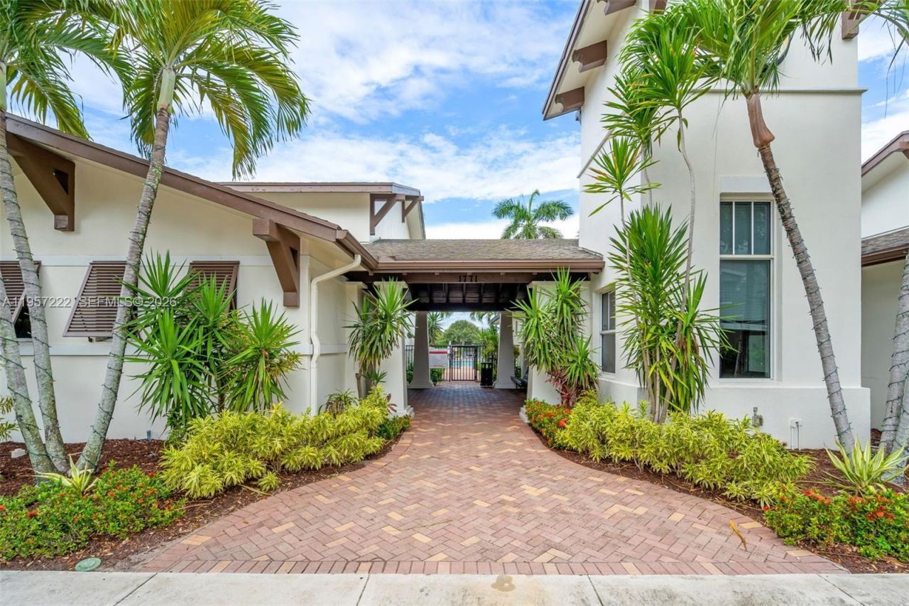 447 Corte Madera Ln , Unit 3, West Palm Beach, FL 33401 Photo