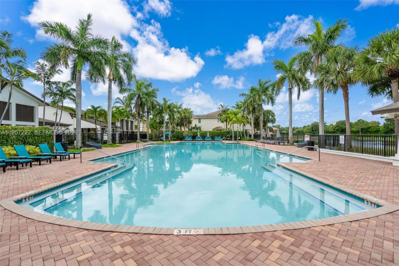 447 Corte Madera Ln , Unit 3, West Palm Beach, FL 33401 Photo