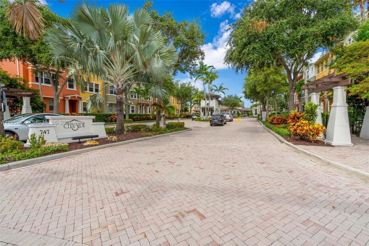 447 Corte Madera Ln , Unit 3, West Palm Beach, FL 33401 Photo