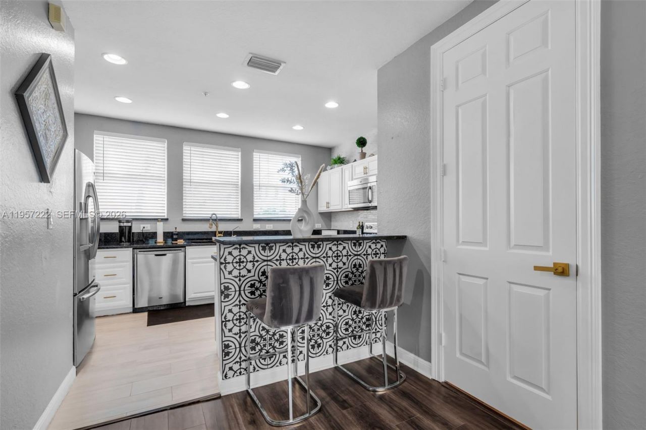 447 Corte Madera Ln , Unit 3, West Palm Beach, FL 33401 Photo