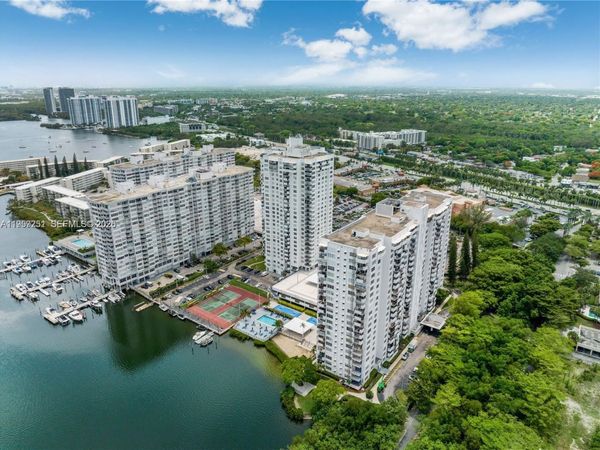 2750 NE 183rd St, Unit 1801, Aventura, FL 33160