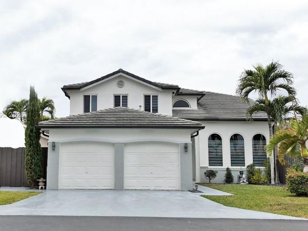 8172 SW 163rd Ct, Miami, FL 33193